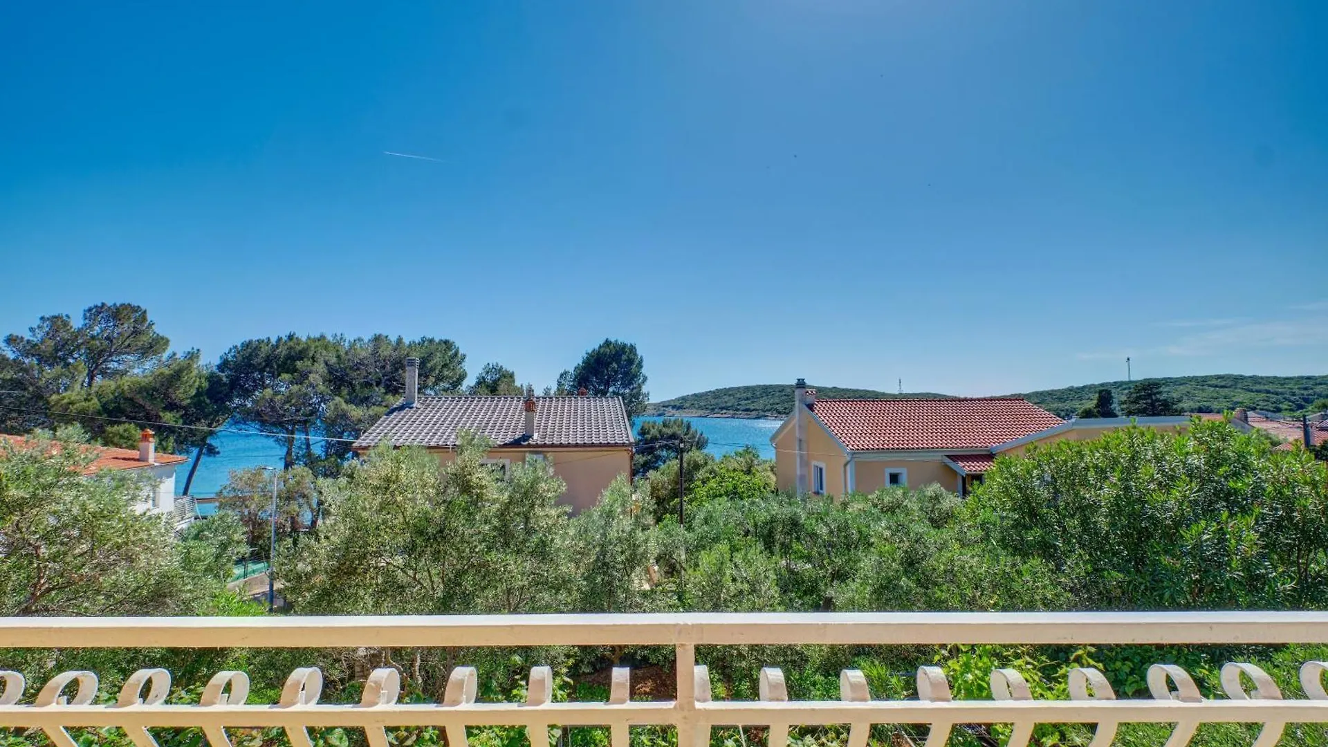 Apartments By The Sea Martinscica, Cres - 23222 0*, Martinšćica